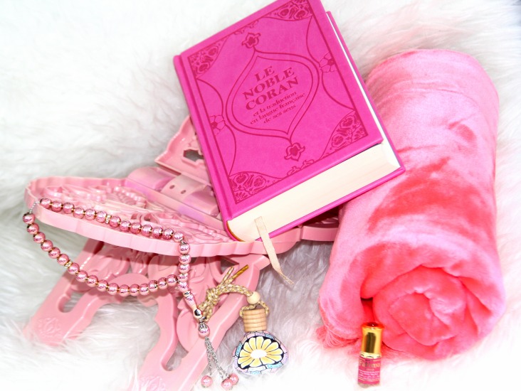 Pack Cadeau Pour Mariage (magnifique panier avec deux tapis et deux Coran  en langue arabe parfums )