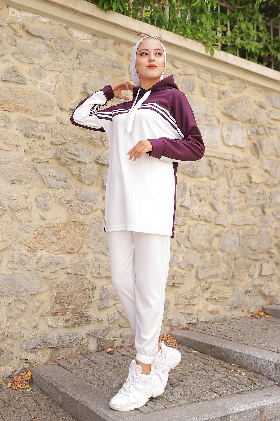 Survêtement femme (Ensemble deux pièces sweet à capuche et pantalon) -  Couleur Blanc et Brique - Prêt à porter et accessoires sur