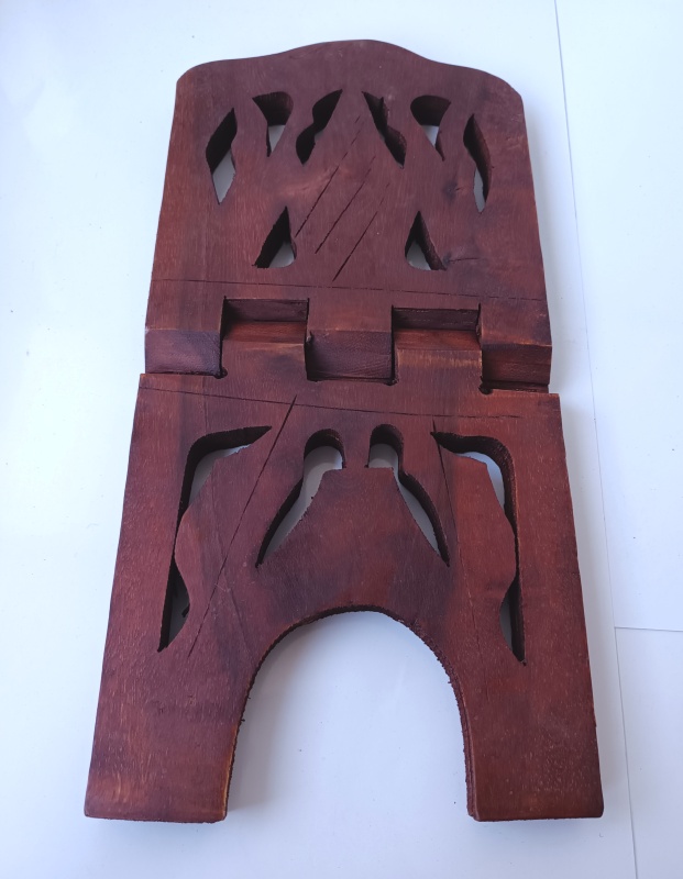 Porte Coran en bois acajou sculpté avec des jolis motifs (Deux pièces qui  s'emboitent de 29 x 20 cm)