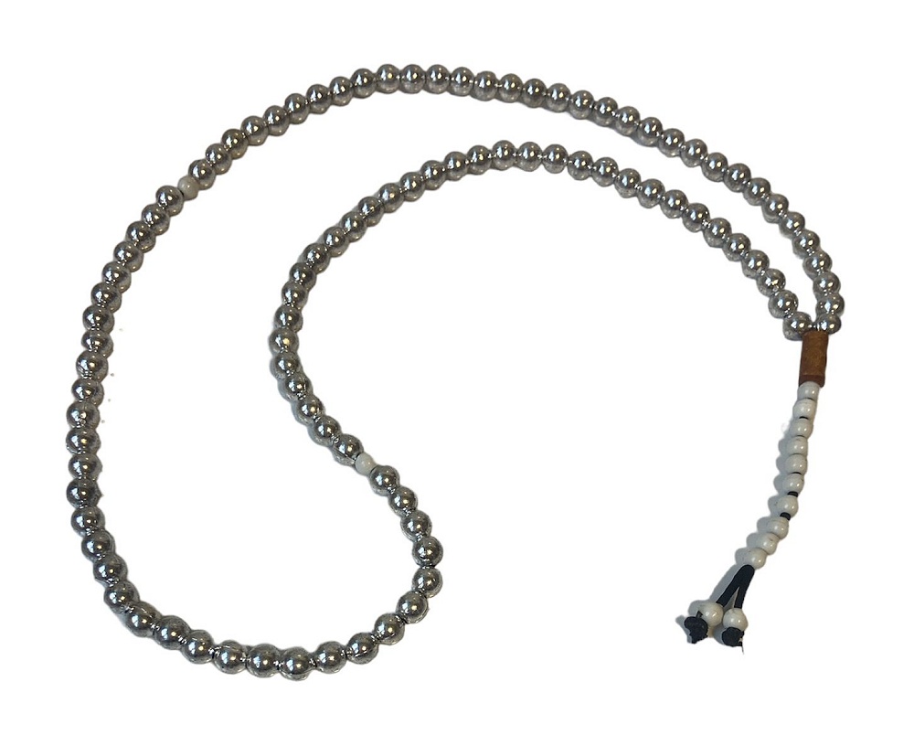 Chapelet blanc - Sebha de luxe à 99 perles avec ponpon et séparateurs  dorés - Objet de décoration ou oeuvre artisanale sur